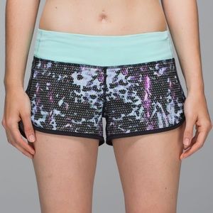Lululemon Speed Short *4-way Stretch in the pattern Floral Sport Tranquil Blue